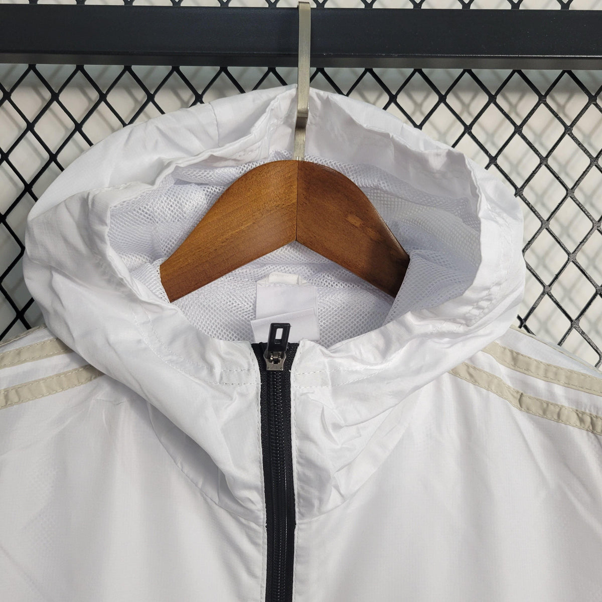 Cortaviento Real Madrid Blanca y Negra Clásica 23/24