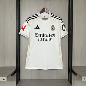 CAMISETA REAL MADRID I 25/26 HOMBRE - CON PARCHES LALIGA - LANZAMIENTO